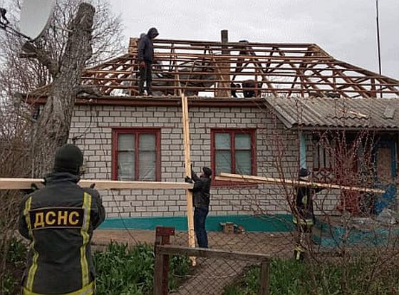 На Кіровоградщині триває відновлення будинків у Лозуватому, постраждалих від ракетних уламків
